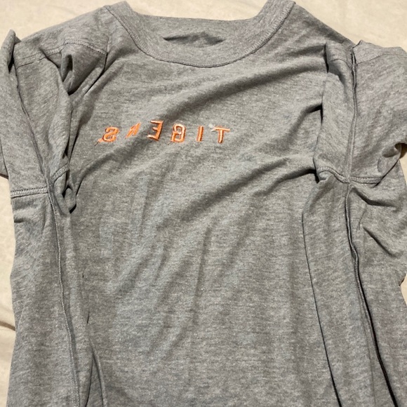 P2 by Pro Player Gray Auburn Tigers Embroidered T-Shirt - Picture 7 of 8